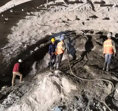 宁乡隧道拱顶带模注浆料，微膨胀注浆料的特点及施工工艺